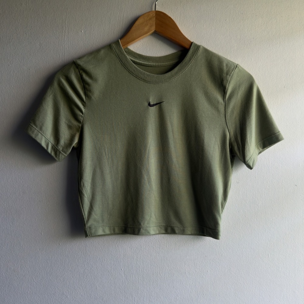 Nike Sportswear Essential Slim Crop Top Center Swoosh Women S Green Gorpcore